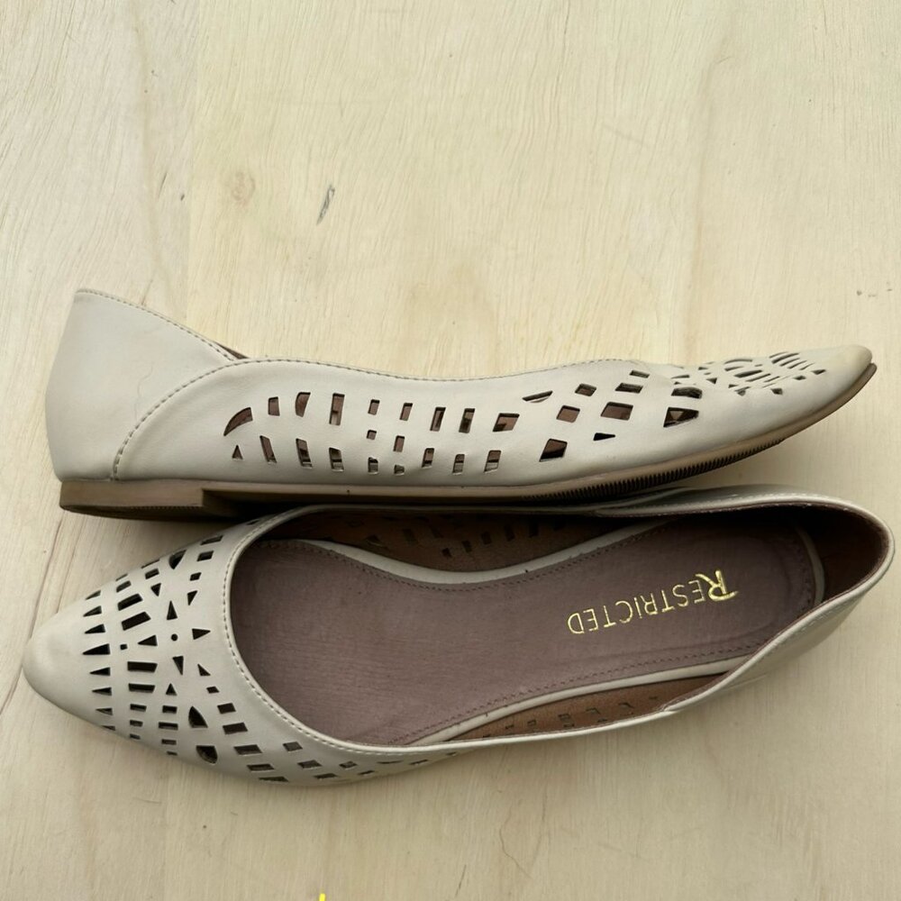 Beige Flats with Pointed Toe